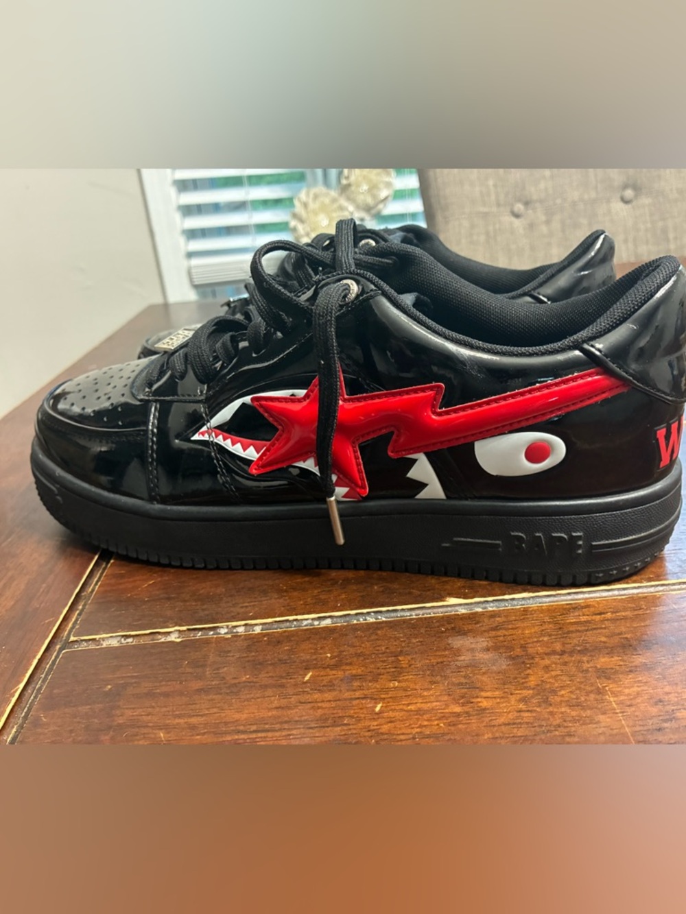 Men’s low top a bathing ape bape sta shark black size 11. Worn once!